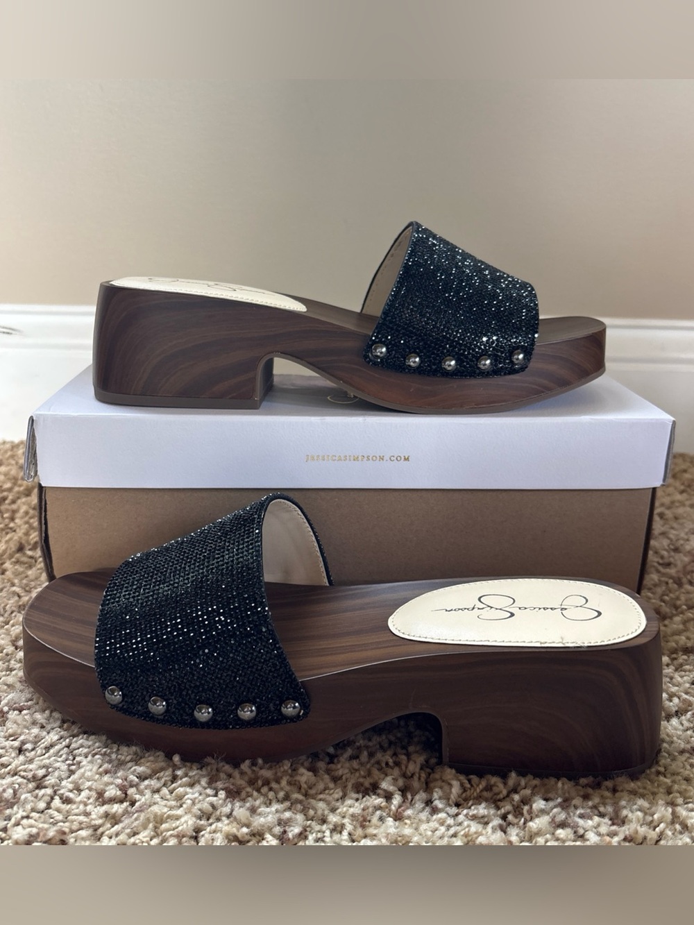 🆕 JESSICA SIMPSON Rexile Studded Clogs Size 9 Black Shimmer / Wood Platform